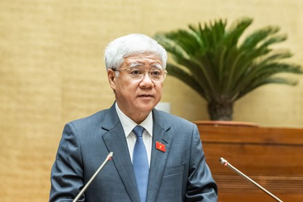 Chủ tịch Ủy ban Trung ương MTTQ Việt Nam Đỗ Văn Chiến trình bày một số nội dung chủ yếu tổng hợp ý kiến, kiến nghị của cử tri và Nhân dân gửi tới Kỳ họp thứ 10