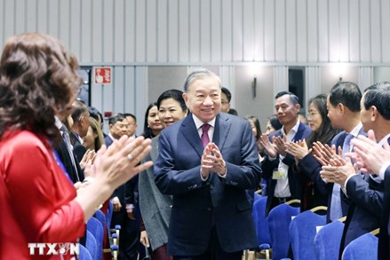 Tổng Bí thư gặp gỡ cán bộ Đại sứ quán Việt Nam và cộng đồng người Việt tại các nước Bắc Âu