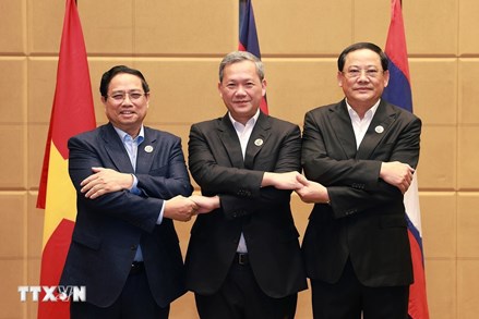 Thủ tướng Phạm Minh Chính làm việc với Thủ tướng Campuchia và Thủ tướng Lào