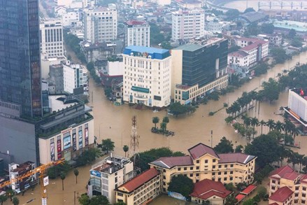 Thủ tướng ký Quyết định hỗ trợ khẩn cấp 350 tỷ đồng cho TP Huế, Quảng Trị, Quảng Ngãi khắc phục thiệt hại mưa lũ