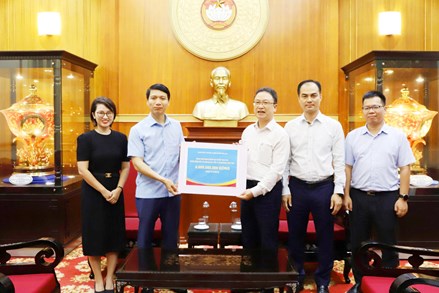 TỈNH GIA LAI TRAO SỐ TIỀN 10 TỶ ĐỒNG GỬI TỚI NHÂN DÂN CÁC TỈNH ĐANG CHỊU ẢNH HƯỞNG BỞI MƯA LŨ