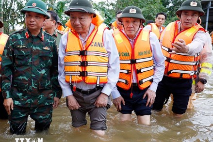 Tổng Bí thư chia sẻ về những thiệt hại do mưa lũ gây ra với người dân Huế