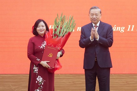 Đồng chí Bùi Thị Minh Hoài, Bí thư Thành ủy Hà Nội được điều động, phân công làm Bí thư Đảng ủy MTTQ, các đoàn thể Trung ương