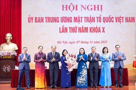 Tóm tắt tiểu sử bà Bùi Thị Minh Hoài, Ủy viên Bộ Chính trị, Bí thư Trung ương Đảng, Chủ tịch Ủy ban Trung ương MTTQ Việt Nam