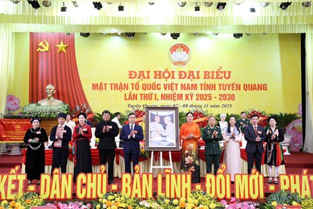 Mỗi cán bộ Mặt trận tỉnh Tuyên Quang phải thực sự sâu sát cơ sở, thường xuyên lắng nghe, thấu hiểu tâm tư nguyện vọng của Nhân dân