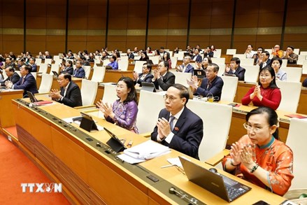 Quốc hội thông qua Nghị quyết phê chuẩn về một số Phó Chủ tịch và Ủy viên Hội đồng bầu cử quốc gia