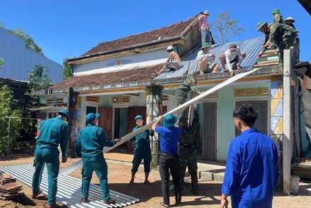 Thủ tướng yêu cầu khẩn trương đánh giá thiệt hại và khắc phục nhanh hậu quả bão, lũ tại khu vực Trung Bộ