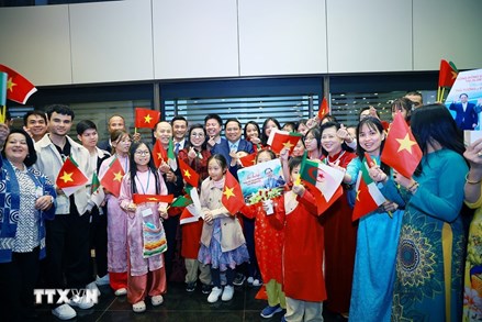 Thủ tướng Phạm Minh Chính và Phu nhân gặp mặt cộng đồng Việt Nam tại Algeria 