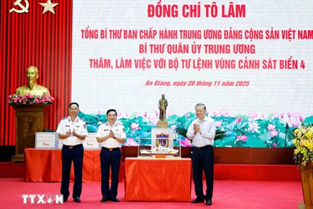 Tổng Bí thư: Tập trung xây dựng Cảnh sát biển theo hướng tinh, gọn, mạnh 