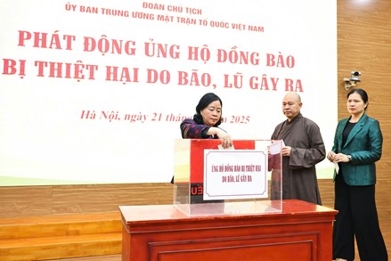 Hơn 112 tỷ đồng gửi tới đồng bào các tỉnh miền Trung, Tây Nguyên đang chịu thiệt hại nặng nề do bão lũ gây ra