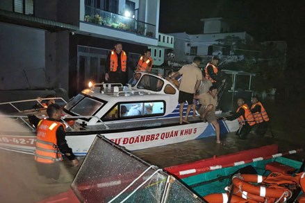 Tập trung tổng lực để cứu người, tuyệt đối không để người dân bị cô lập mà không được cứu giúp kịp thời