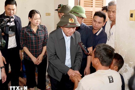 Thường trực Ban Bí thư Trần Cẩm Tú chỉ đạo khắc phục hậu quả mưa lũ tại tỉnh Khánh Hòa