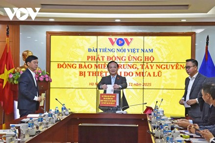 Cả nước chung tay hỗ trợ đồng bào vùng lũ tái thiết cuộc sống