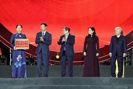 Thủ tướng kêu gọi chung sức đồng lòng, đồng cam cộng khổ, chia sẻ với đồng bào miền Trung