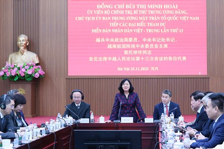 Chủ tịch Bùi Thị Minh Hoài tiếp Đoàn đại biểu tham dự Diễn đàn nhân dân Việt - Trung lần thứ 13