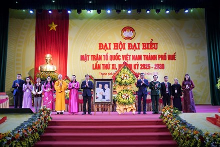 Xây dựng hệ giá trị đặc trưng, giàu bản sắc văn hóa Huế, con người Huế