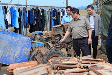 Thủ tướng: Triển khai “chiến dịch Quang Trung” thần tốc dựng lại nhà cho đồng bào bị thiên tai