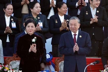 Kỷ niệm trọng thể 50 năm Quốc khánh nước Cộng hòa Dân chủ Nhân dân Lào