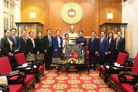 Phó Chủ tịch Hà Thị Nga tiếp Đoàn đại biểu Ủy ban Trung ương Mặt trận Lào xây dựng đất nước