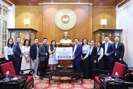 Cán bộ, nhân viên Tập đoàn Tân Á Đại Thành chung tay ủng hộ đồng bào vùng lũ