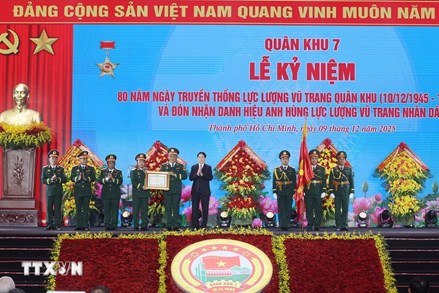 Chủ tịch nước: Xây dựng Lực lượng vũ trang Quân khu 7 chính quy, tinh nhuệ, hiện đại 