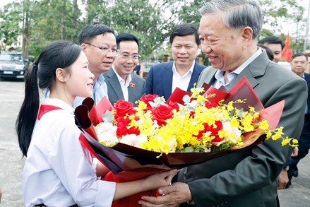 Tổng Bí thư tiếp xúc cử tri tỉnh Hưng Yên sau Kỳ họp thứ 10 Quốc hội khóa XV 