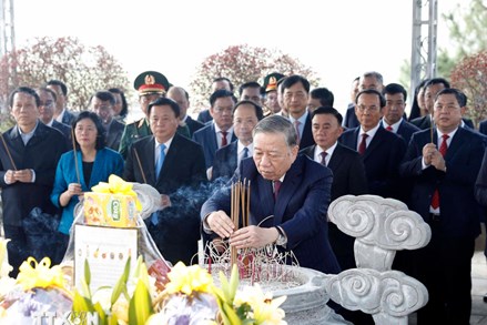 Tổng Bí thư Tô Lâm dâng hương tưởng niệm các Tổng Bí thư Trần Phú và Hà Huy Tập 