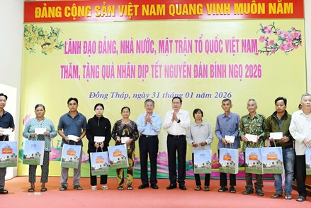 Chủ tịch Quốc hội Trần Thanh Mẫn thăm, tặng quà Tết tại Đồng Tháp
