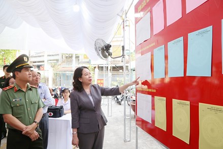 Phó Chủ tịch nước Võ Thị Ánh Xuân kiểm tra công tác chuẩn bị bầu cử tại Đồng Nai