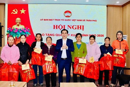 Hải Phòng: Tết sẻ chia đến với các gia đình khó khăn ở xã Trần Phú