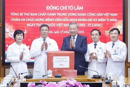 Tổng Bí thư: Mỗi thầy thuốc phải là điểm tựa của người bệnh trong những thời khắc khó khăn nhất