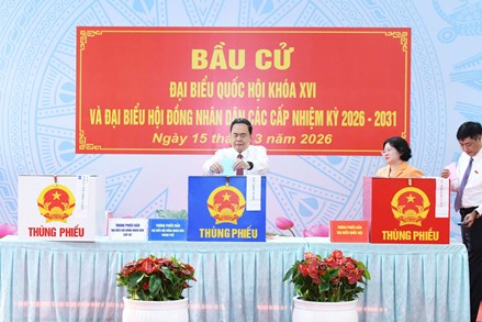 Chủ tịch Quốc hội Trần Thanh Mẫn bỏ phiếu bầu cử tại xã Hóc Môn, TP. Hồ Chí Minh 