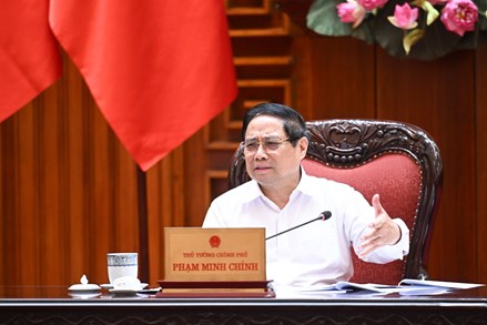 Thủ tướng: Không để thiếu nguồn cung xăng dầu; khẩn trương xây dựng kho dự trữ chiến lược