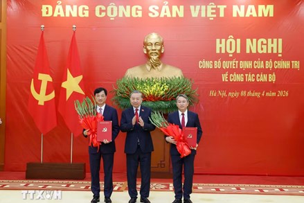 Trao quyết định bổ nhiệm Trưởng ban Tổ chức Trung ương và Chánh Văn phòng Trung ương Đảng 