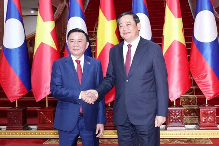 Thường trực Ban Bí thư Trần Cẩm Tú hội kiến Thủ tướng Lào Sonexay Siphandone