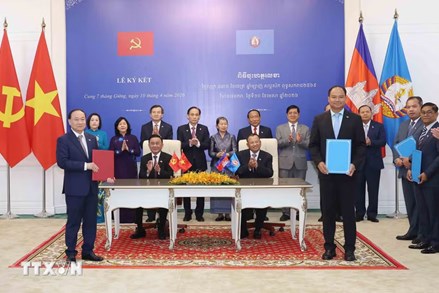 Việt Nam - Campuchia tiếp tục củng cố vững chắc tin cậy chính trị