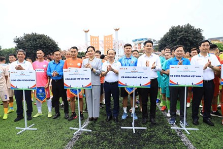 Phó Chủ tịch - Tổng Thư ký Hà Thị Nga dự Khai mạc Giải bóng đá công nhân, viên chức Việt Nam 2026 