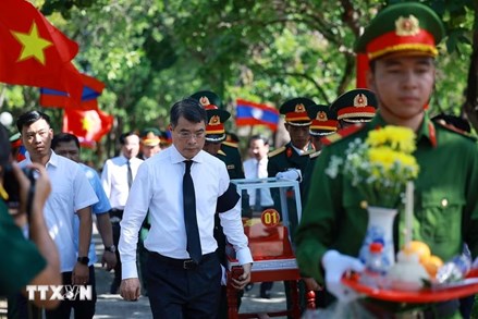 Thủ tướng Lê Minh Hưng dự lễ viếng, truy điệu và an táng liệt sĩ tại tỉnh Quảng Trị