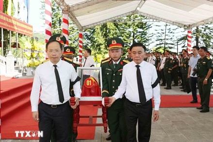 Thường trực Ban Bí thư dự Lễ truy điệu, an táng hài cốt liệt sỹ tại tỉnh Hà Tĩnh 