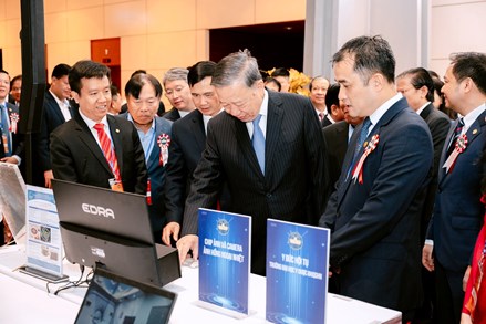 Phát triển khoa học, công nghệ, đổi mới sáng tạo và chuyển đổi số quốc gia - Yếu tố then chốt trong đổi mới mô hình phát triển đất nước hiện nay