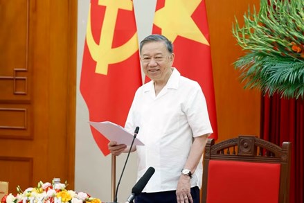 Đổi mới phương thức lãnh đạo của Đảng để làm cho đất nước tự chủ chiến lược, phát triển nhanh, bền vững