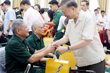 Tổng Bí thư, Chủ tịch nước Tô Lâm thăm Trung tâm Điều dưỡng thương binh Thuận Thành
