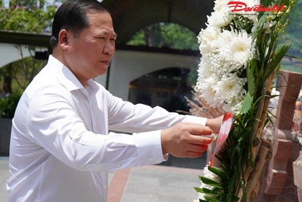 Đoàn công tác của Đảng ủy MTTQ, các đoàn thể Trung ương dâng hương tại Ngã ba Đồng Lộc