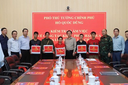 Phó Thủ tướng Hồ Quốc Dũng kiểm tra công tác khắc phục hậu quả lũ quét tại xã Mường Than, Lai Châu