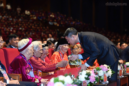 Thủ tướng Chính phủ phát động "Phong trào đẩy mạnh chăm lo người có công với cách mạng"