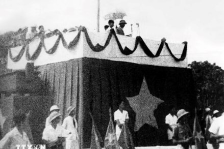 Vai trò to lớn của Chủ tịch Hồ Chí Minh trong Cách mạng Tháng Tám năm 1945