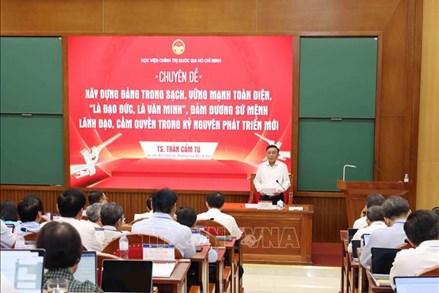 Thường trực Ban Bí thư Trần Cẩm Tú trao đổi chuyên đề về xây dựng Đảng với các Ủy viên Trung ương Đảng khóa XIV