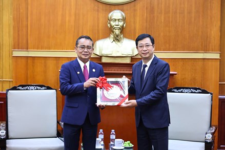 Tạo thêm động lực mới cho quan hệ hợp tác giữa Mặt trận hai nước Việt Nam - Lào
