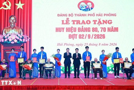 Thủ tướng Lê Minh Hưng: Chăm lo tốt hơn nữa đời sống vật chất, tinh thần của các đảng viên lão thành 