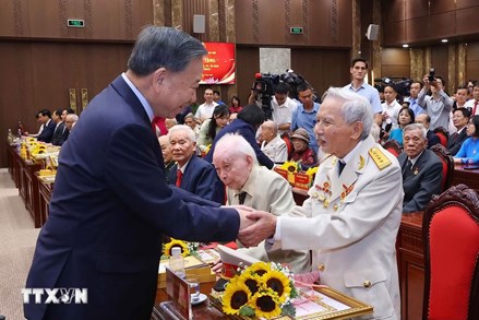 Tổng Bí thư, Chủ tịch nước Tô Lâm dự Lễ trao tặng Huy hiệu Đảng tại Đảng bộ thành phố Hà Nội
